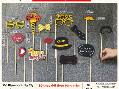 Phụ kiện hoá trang cầm tay vui nhộn chủ đề Happy New Year [Bằng gỗ - Nhiều kiểu] PK-GO-01